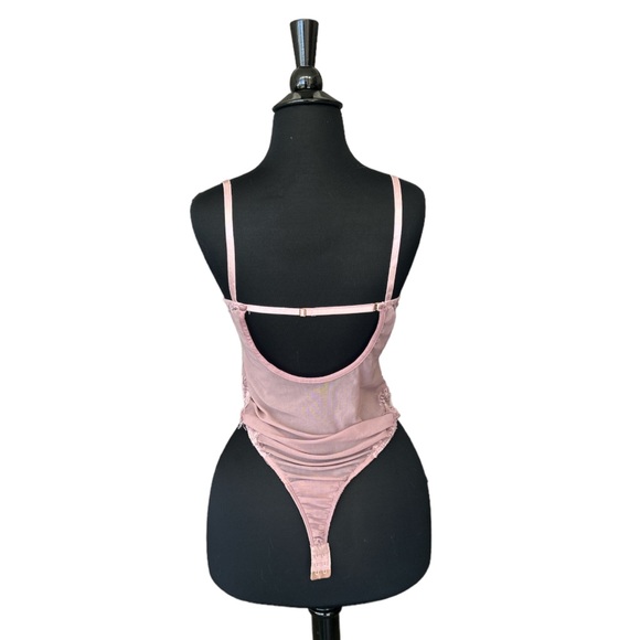 Floral Lace Bodysuit - Picture 3 of 10